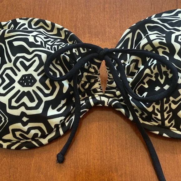 Robin Piccone String Bikini - Picture 4 of 8